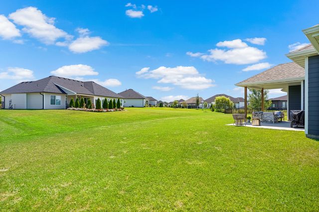 1104 SHADOW HAWK CT, Columbia, MO 65201