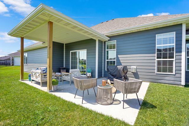 1104 SHADOW HAWK CT, Columbia, MO 65201