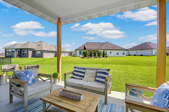 1104 SHADOW HAWK CT, Columbia, MO 65201