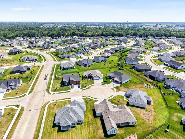 1104 SHADOW HAWK CT, Columbia, MO 65201