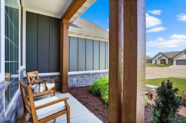 1104 SHADOW HAWK CT, Columbia, MO 65201