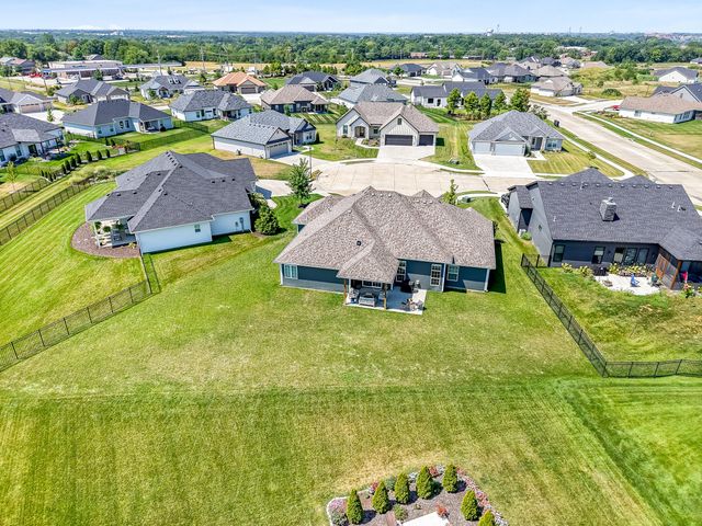 1104 SHADOW HAWK CT, Columbia, MO 65201