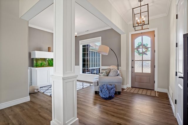 1104 SHADOW HAWK CT, Columbia, MO 65201