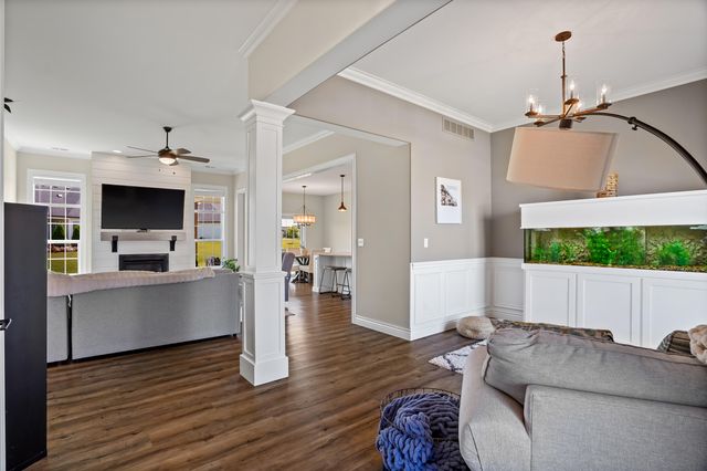 1104 SHADOW HAWK CT, Columbia, MO 65201