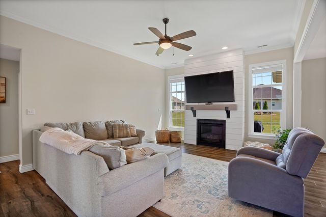 1104 SHADOW HAWK CT, Columbia, MO 65201