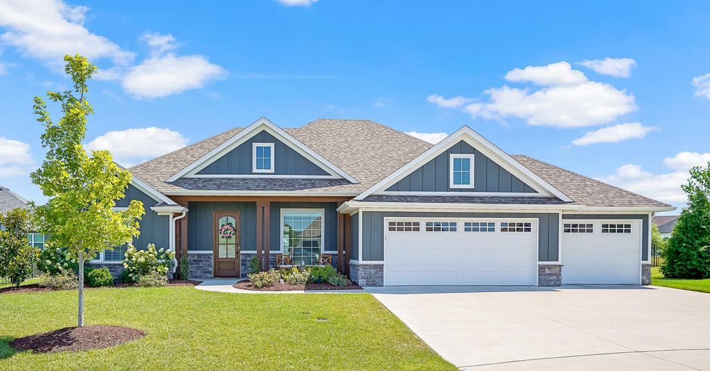 1104 SHADOW HAWK CT, Columbia, MO 65201