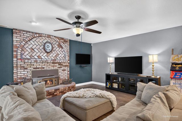 8824 San Badger Way, Elk Grove, CA 95624