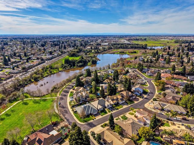 8824 San Badger Way, Elk Grove, CA 95624