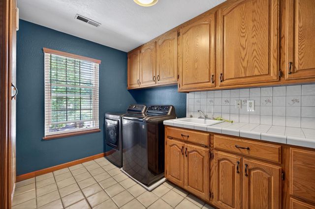 8824 San Badger Way, Elk Grove, CA 95624