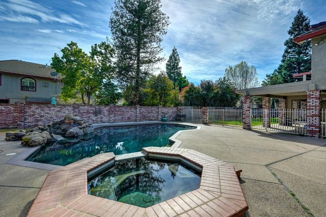 8824 San Badger Way, Elk Grove, CA 95624