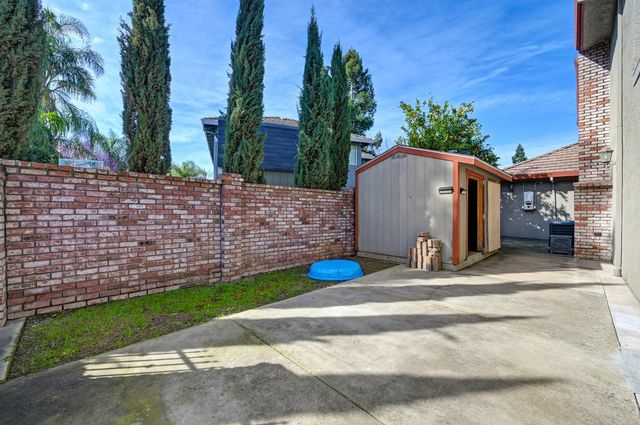 8824 San Badger Way, Elk Grove, CA 95624