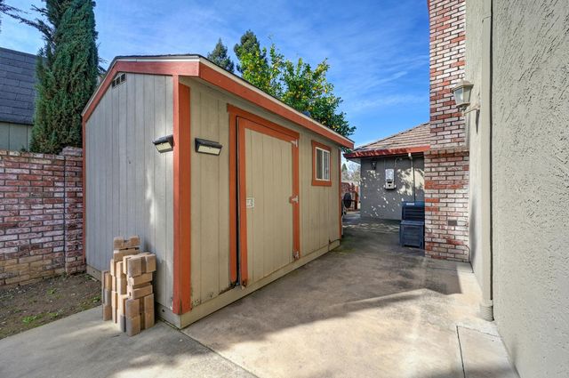 8824 San Badger Way, Elk Grove, CA 95624