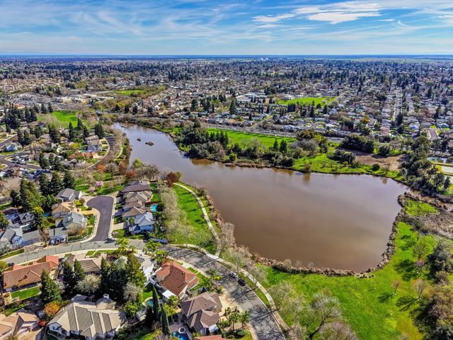 8824 San Badger Way, Elk Grove, CA 95624