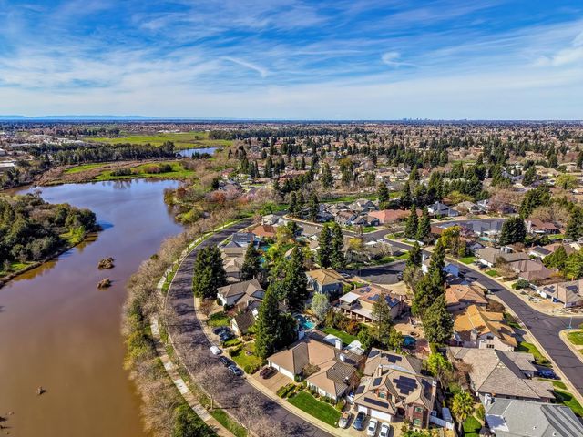 8824 San Badger Way, Elk Grove, CA 95624