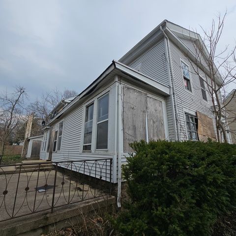 212 S Tryon Street, Woodstock, IL 60098