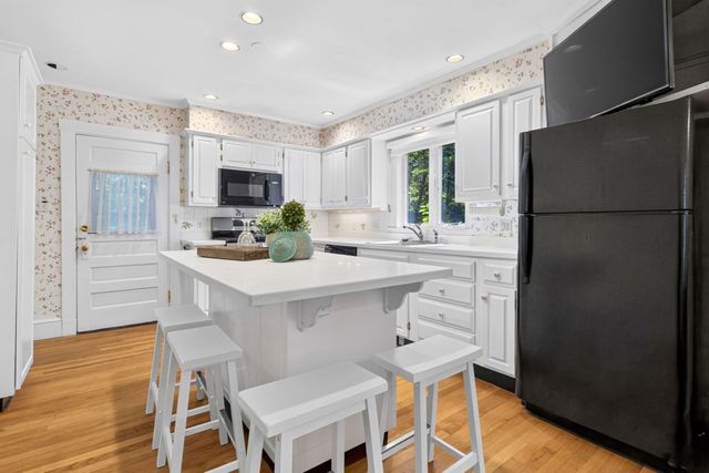 7 Dexter Road, Wellesley, MA 02482