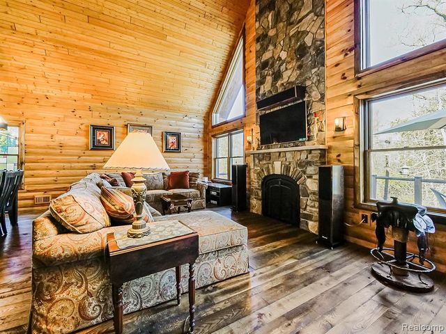 5175 Parview Drive, Clarkston, MI 48346