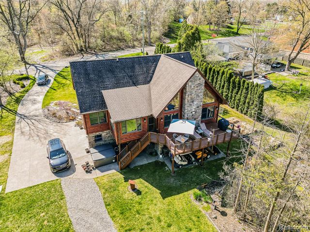 5175 Parview Drive, Clarkston, MI 48346