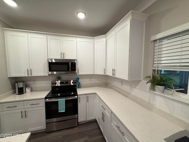 406 Date Palm Lane, Freeport, FL 32439