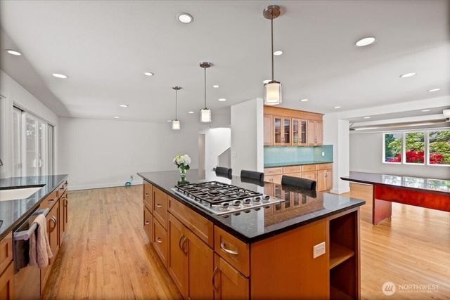 8510 SE 72nd Street, Mercer Island, WA 98040