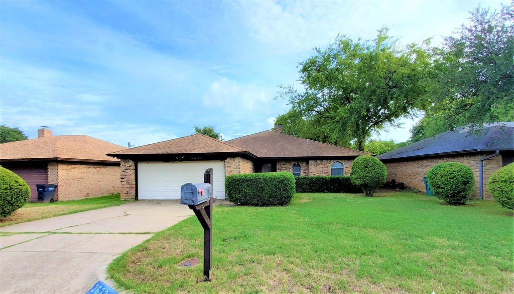 3633 Wedgworth Road, Fort Worth, TX 76133