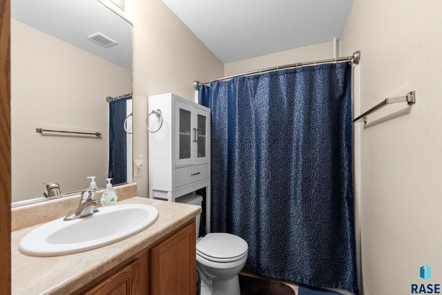 7909 W 48th St Street, Sioux Falls, SD 57106