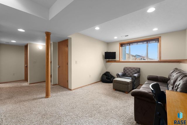 7909 W 48th St Street, Sioux Falls, SD 57106