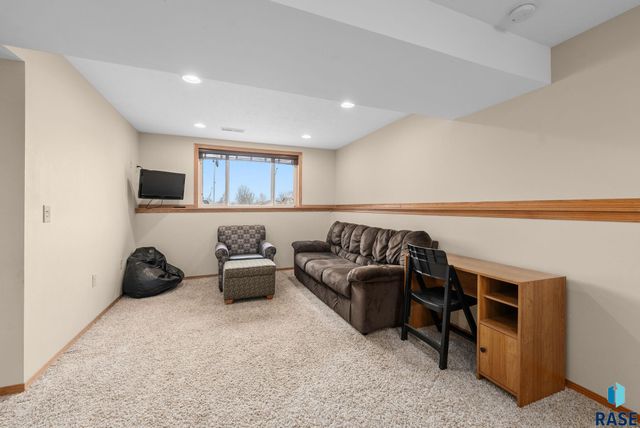 7909 W 48th St Street, Sioux Falls, SD 57106