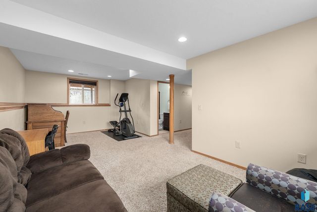 7909 W 48th St Street, Sioux Falls, SD 57106