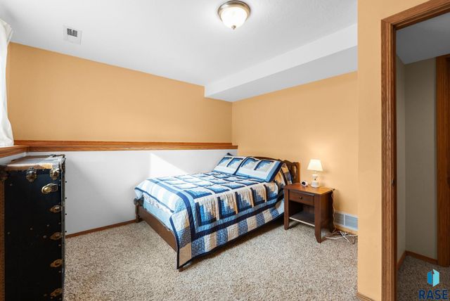 7909 W 48th St Street, Sioux Falls, SD 57106