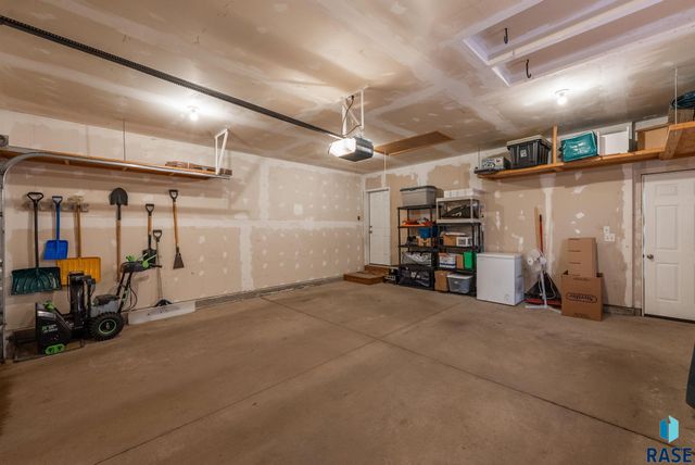 7909 W 48th St Street, Sioux Falls, SD 57106