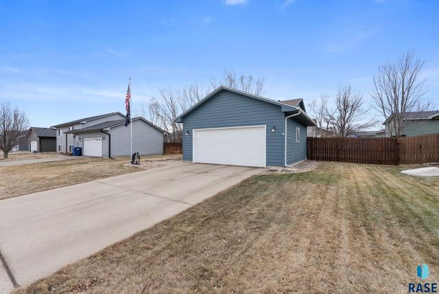 7909 W 48th St Street, Sioux Falls, SD 57106