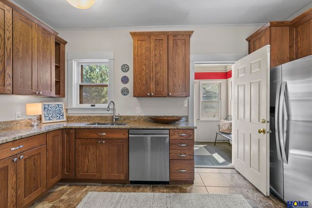 2025 B Street, Lincoln, NE 68502