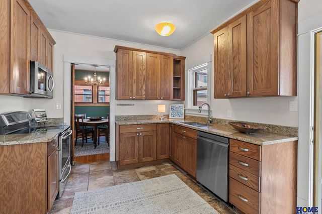 2025 B Street, Lincoln, NE 68502