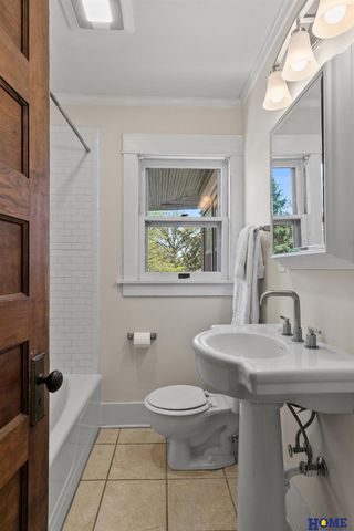 2025 B Street, Lincoln, NE 68502