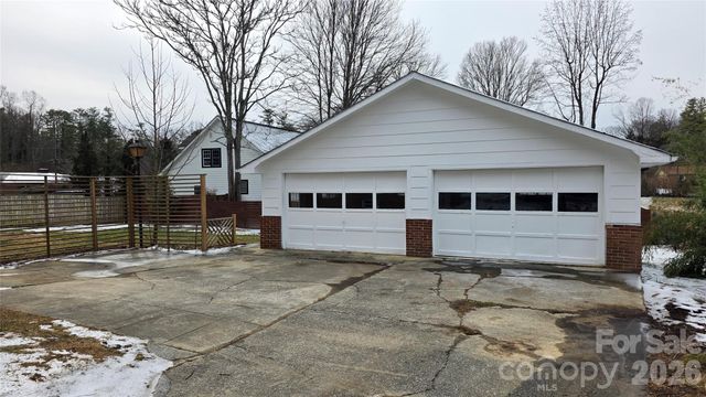 1627 Greenville Highway, Hendersonville, NC 28792