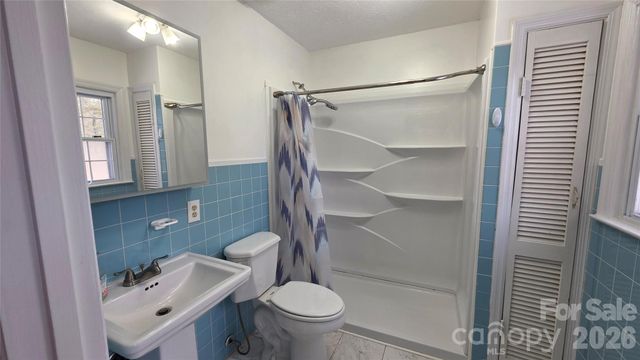 1627 Greenville Highway, Hendersonville, NC 28792