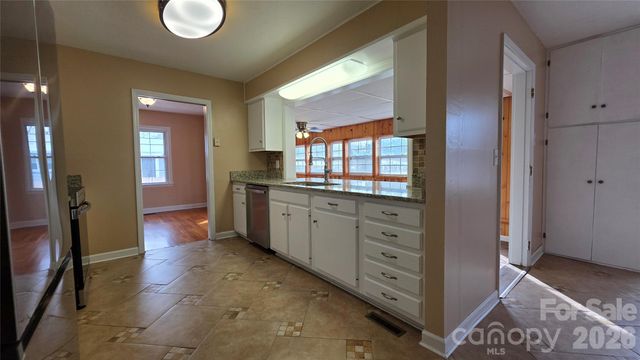 1627 Greenville Highway, Hendersonville, NC 28792