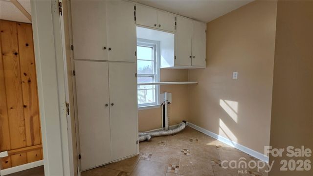 1627 Greenville Highway, Hendersonville, NC 28792