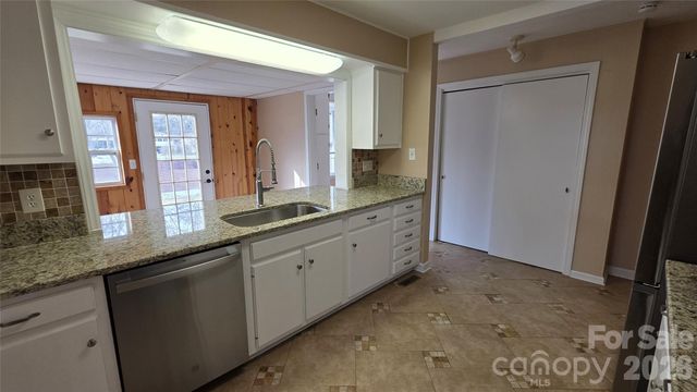 1627 Greenville Highway, Hendersonville, NC 28792