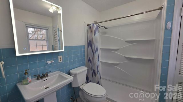 1627 Greenville Highway, Hendersonville, NC 28792