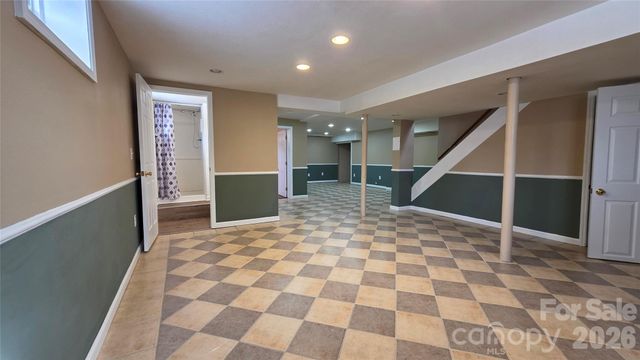 1627 Greenville Highway, Hendersonville, NC 28792