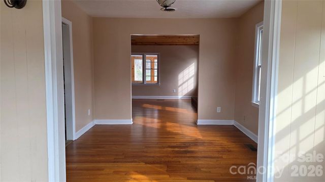 1627 Greenville Highway, Hendersonville, NC 28792