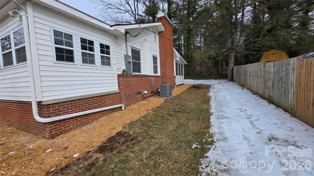 1627 Greenville Highway, Hendersonville, NC 28792