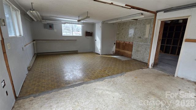 1627 Greenville Highway, Hendersonville, NC 28792