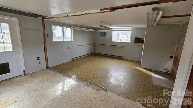 1627 Greenville Highway, Hendersonville, NC 28792