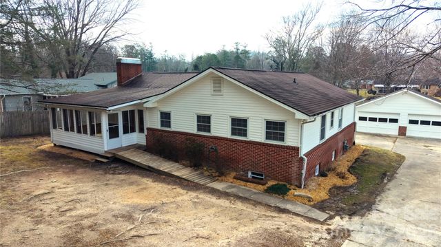 1627 Greenville Highway, Hendersonville, NC 28792