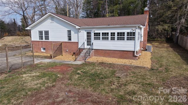 1627 Greenville Highway, Hendersonville, NC 28792
