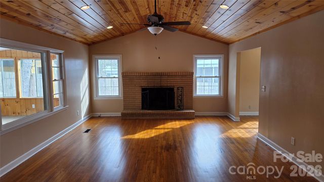 1627 Greenville Highway, Hendersonville, NC 28792