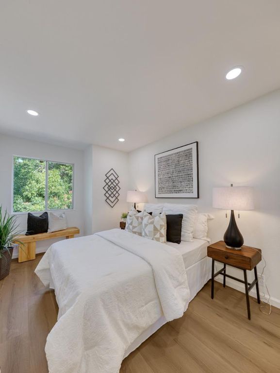 Image 12 of property listing at 841 W California Avenue D, Sunnyvale, CA 94086